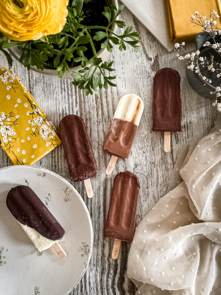 Photo culinaire de bâtonnets glacés au chocolat